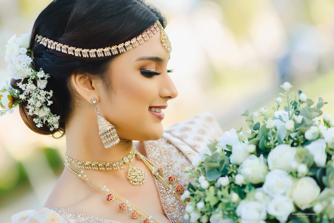 blog-1jpg Embracing Tradition: The Beauty of Sri Lankan Kandyan Bridal Dressing